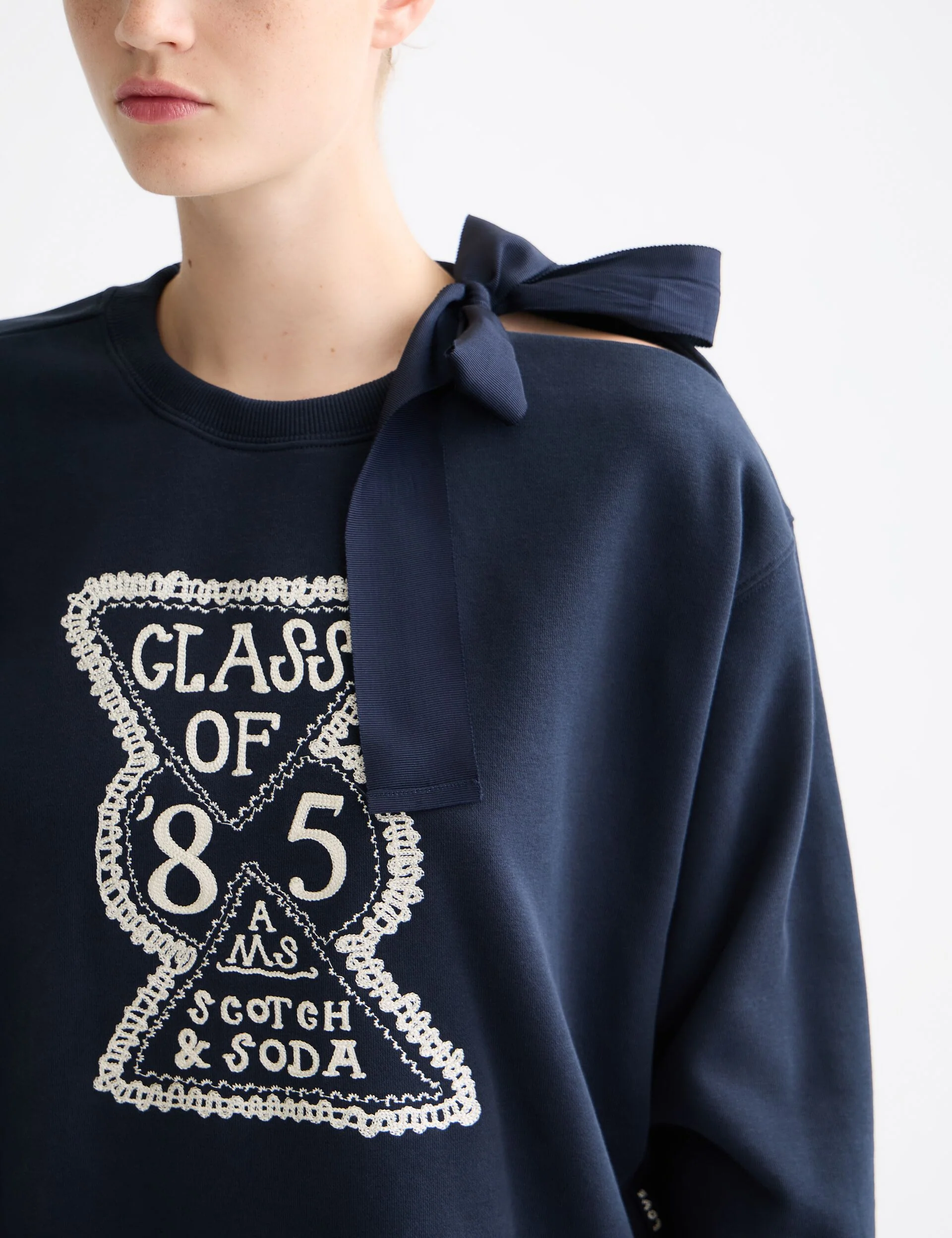 Elevated artwork sweater - Image 4