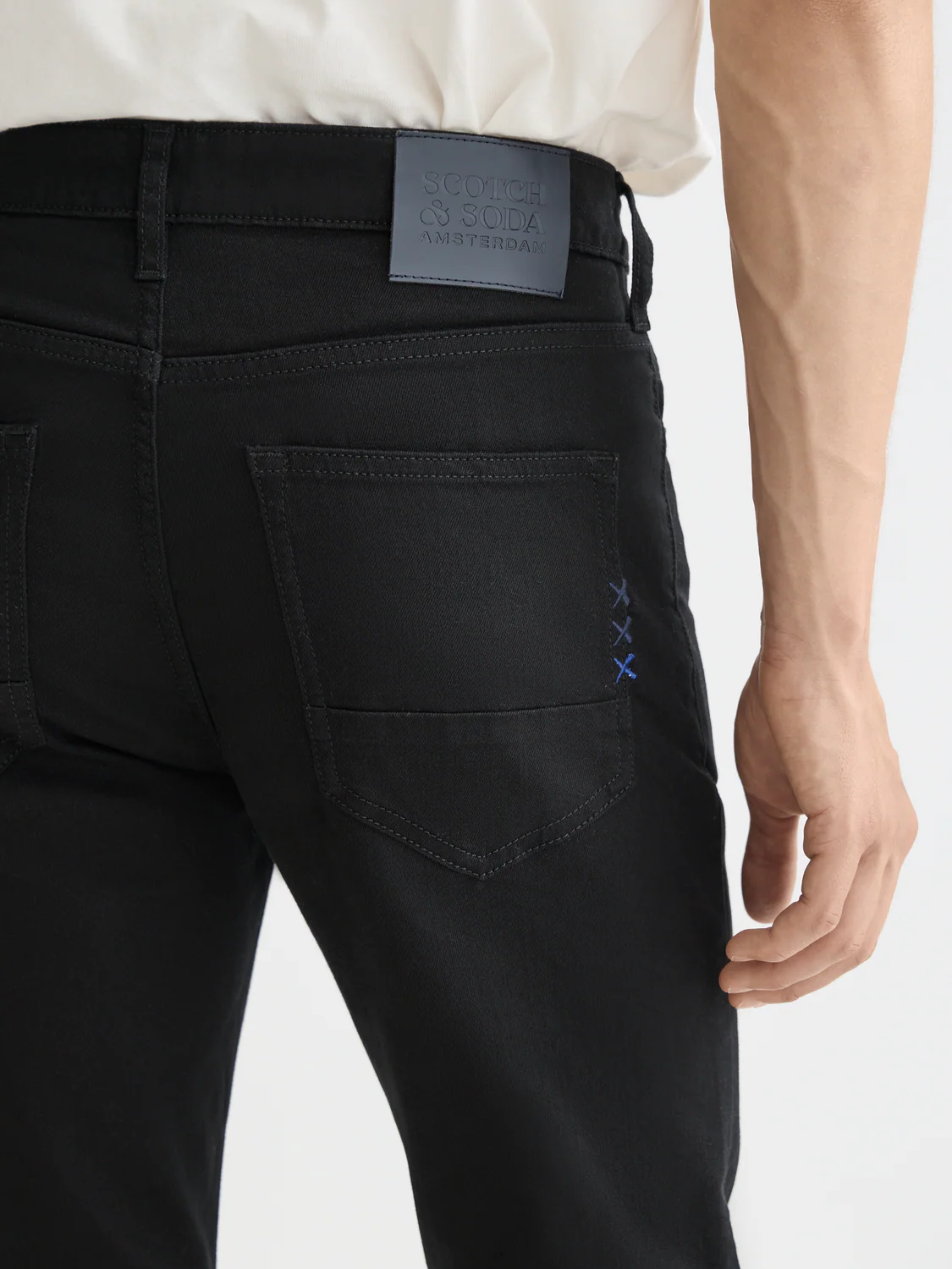 Essentials — Skim Skinny Jeans | Stay Black - Image 5