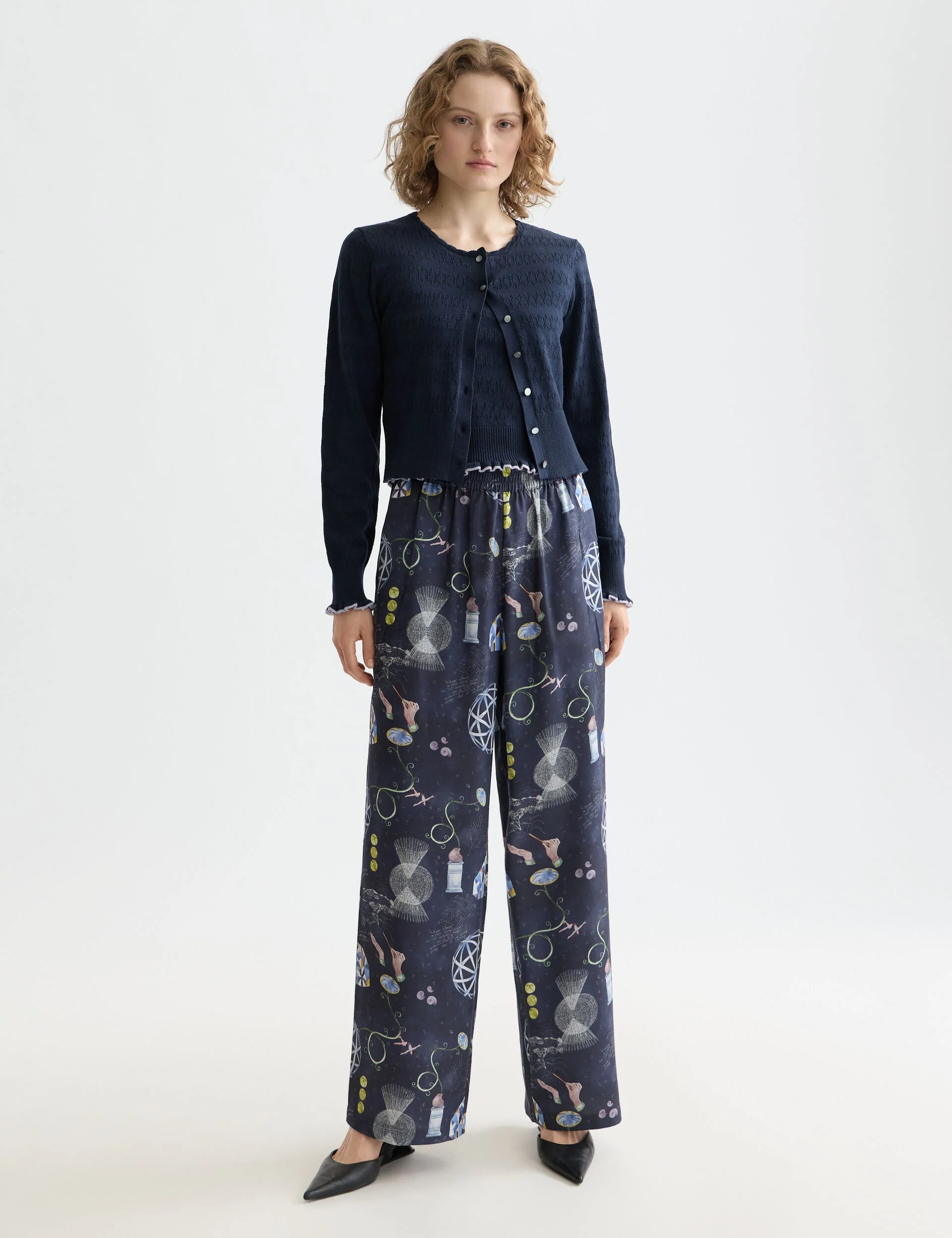 Gia - Mid rise wide leg elasticated trousers in block print - Image 2
