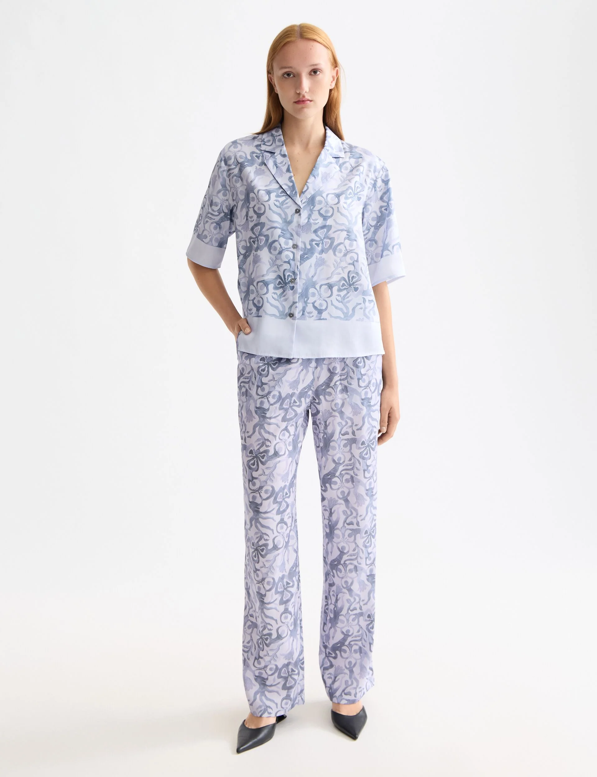 Gia - Mid rise wide leg elasticated trousers in block print - Image 2