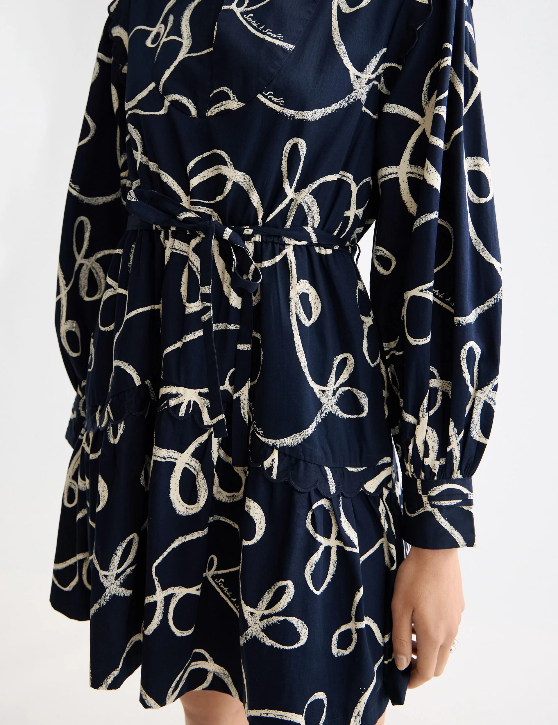 Scallop trim long sleeve mini dress - Image 3